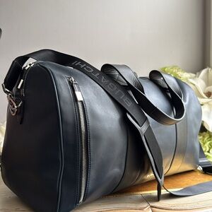 Bugatchi Leather Weekender Duffel Bag in Navy and Black Leather